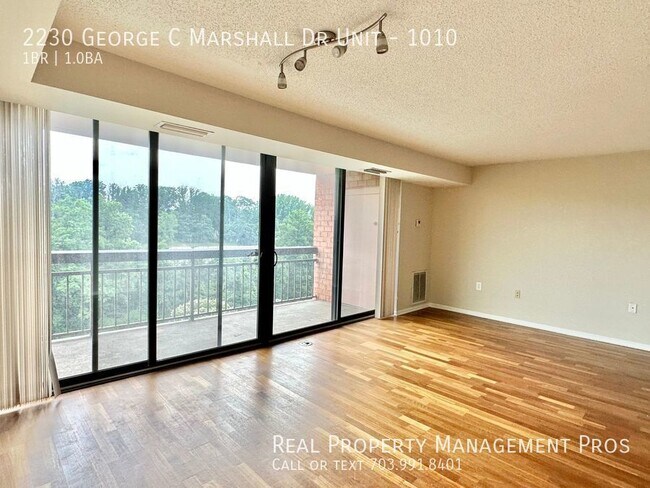 Foto del edificio - 2230 George C Marshall Dr