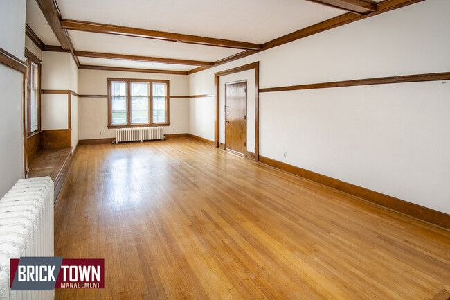 Building Photo - 115 S 38th Ave