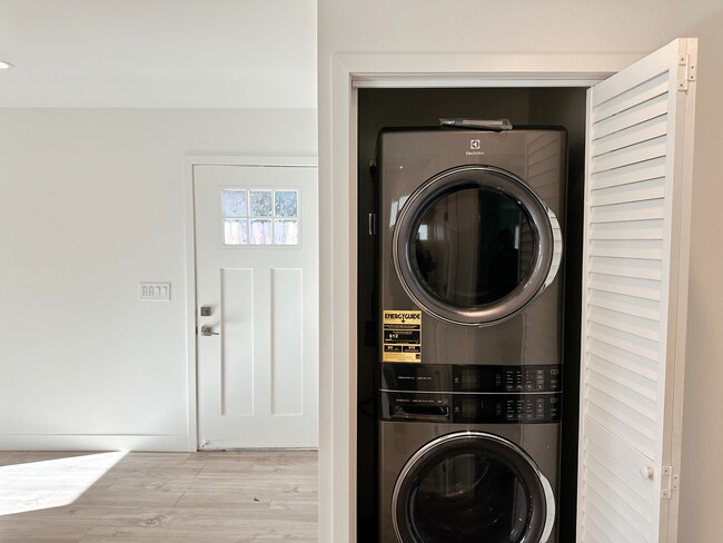 Brand new electric washer and dryer machine - 313 E 11th St