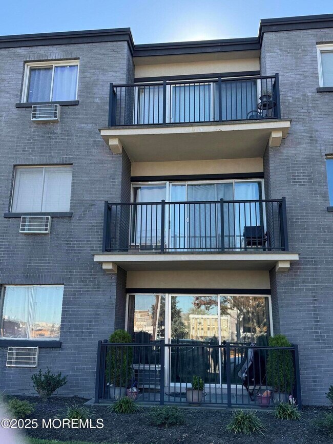 Foto del edificio - 21 Leroy Pl