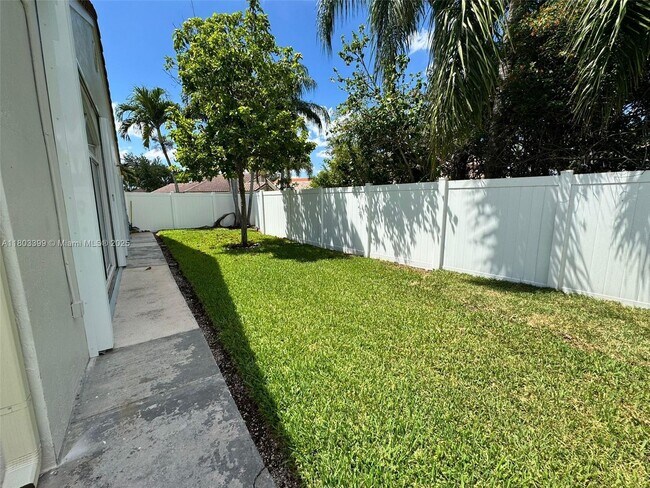 Foto del edificio - 18171 NW 18th St