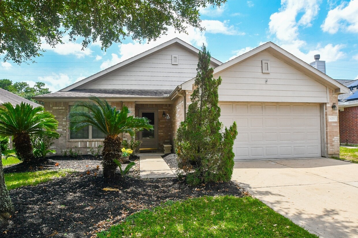 Foto principal - 16211 Cole Bridge Ln
