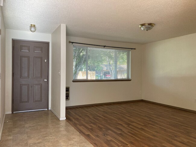 Building Photo - $1000.00  OFF  1ST  FULL  MONTH OF  RENT