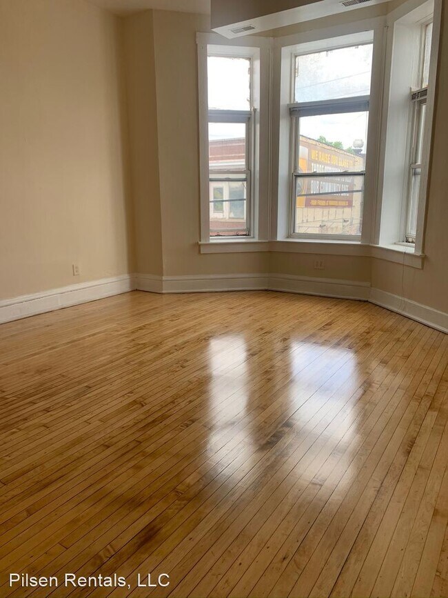 Foto del edificio - 3215 W Cermak Rd