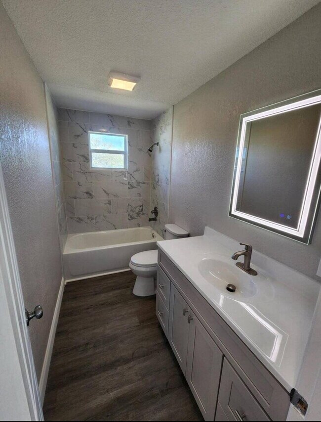 Foto del edificio - 1249 Chobee St