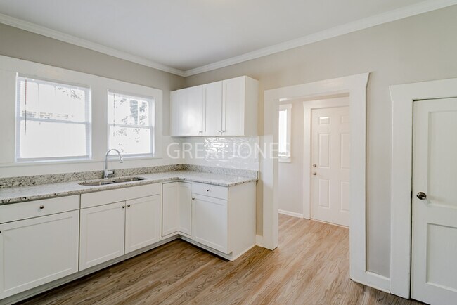 Building Photo - 315 16th St SW