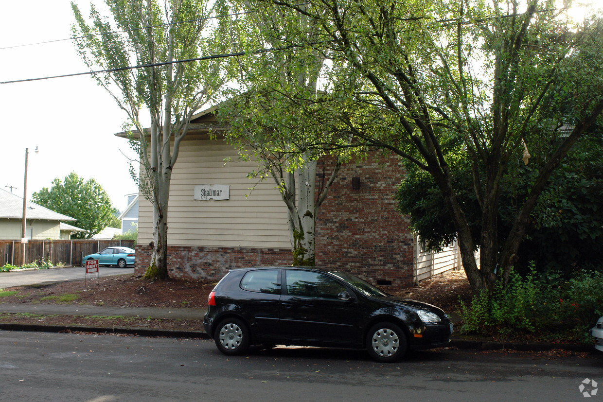 Primary Photo - Shalimar Apartments