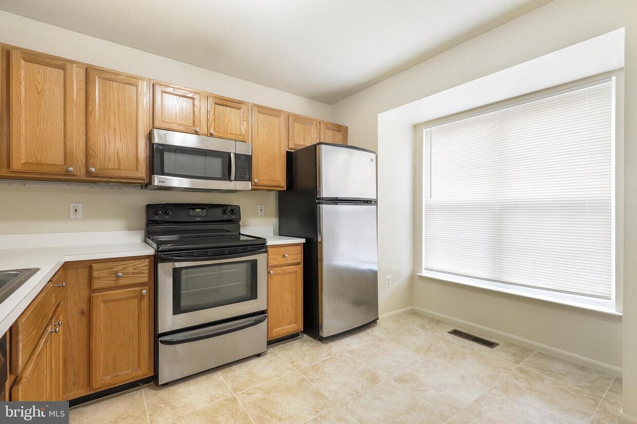 Foto principal - 13807 Bentwaters Dr