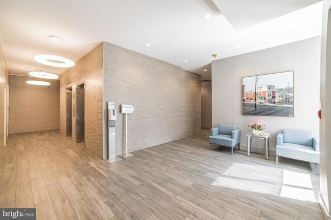 Foto del edificio - 6100 Henry Ave