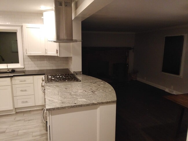 Kitchen and dining room - 46 W Parkwood St