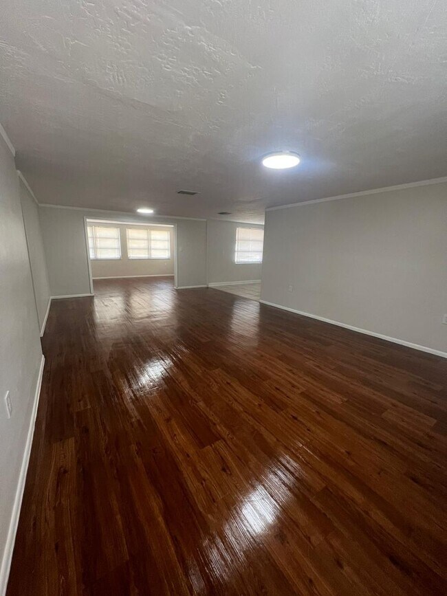 Building Photo - Updated, 2/2 Home Available now!