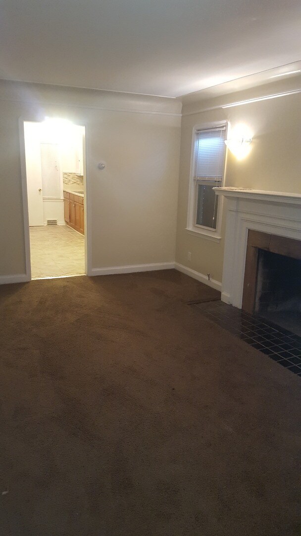 Building Photo - **Beautiful Brick Ranch..Move in Ready!**