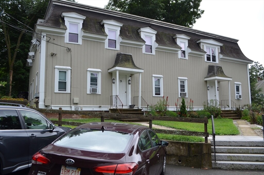 Primary Photo - 7-9 Elmwood St