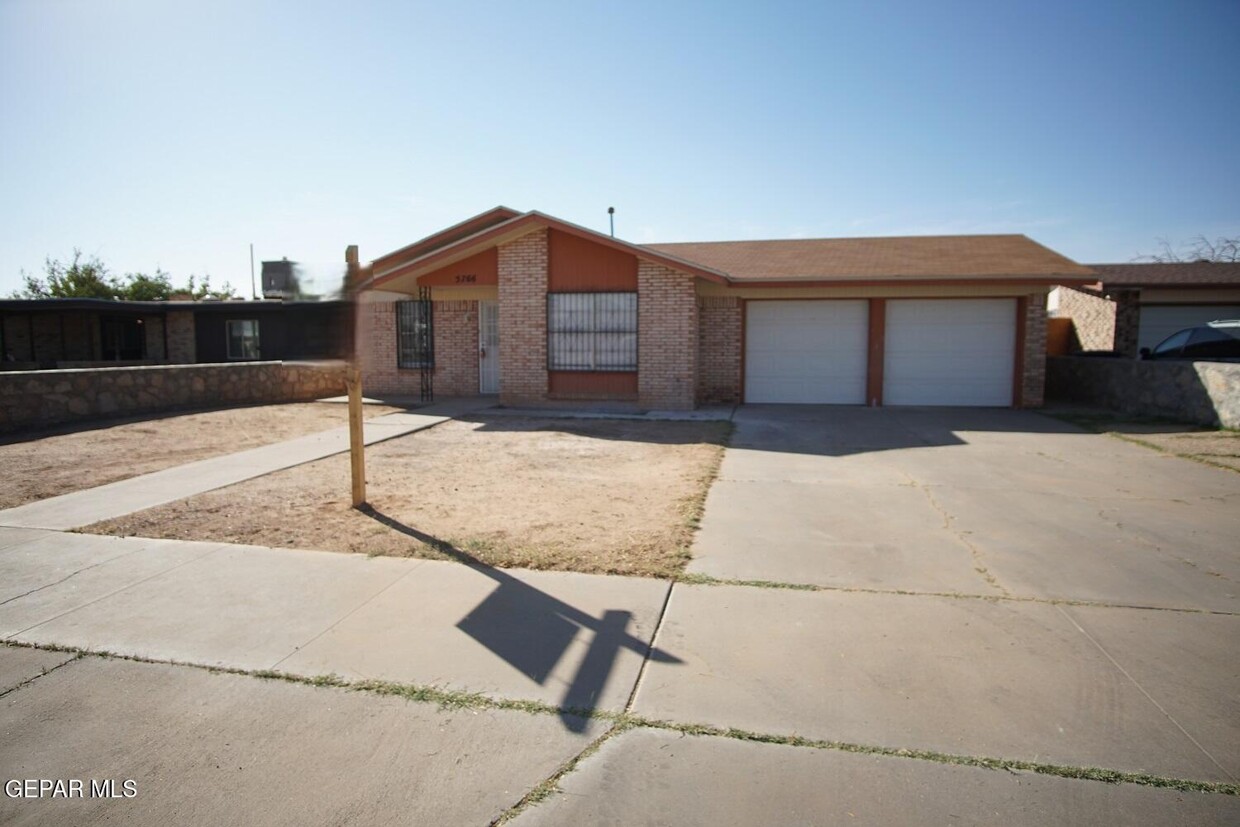 Foto principal - 5766 Dalhart Dr