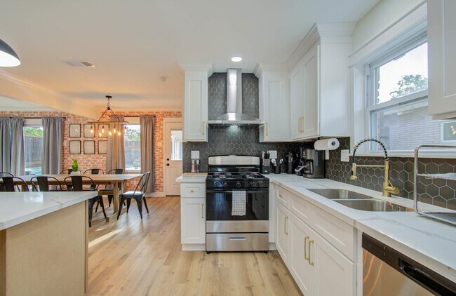 Foto del edificio - 9306 Bassoon Dr