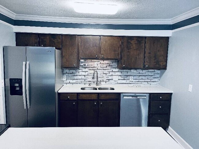 Building Photo - Super Nice Apartment