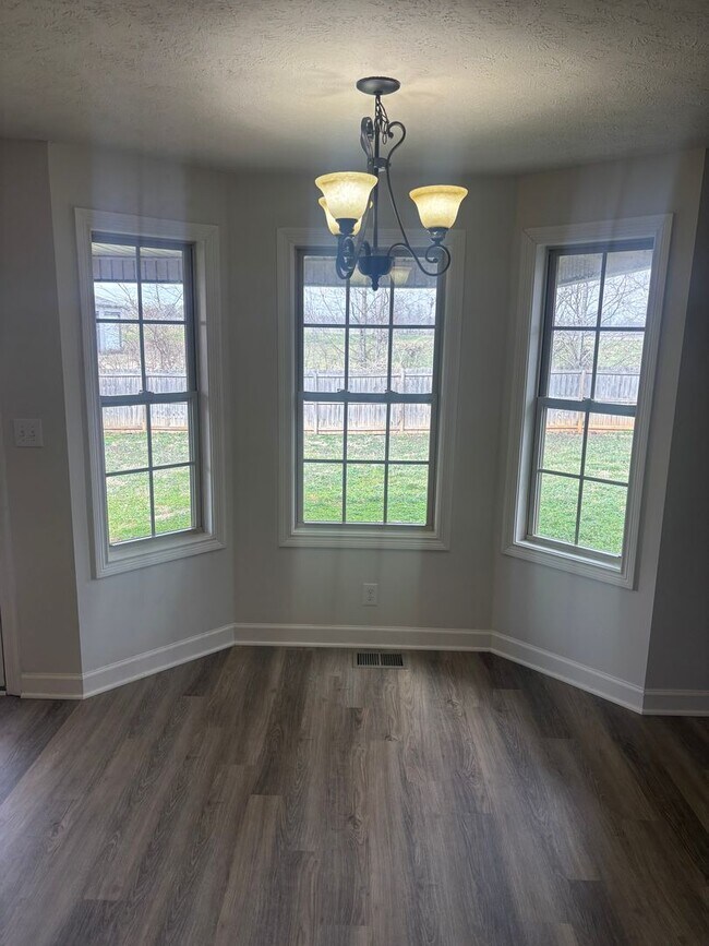 Foto del edificio - Move-In Ready Rental with Private Fenced Backyard