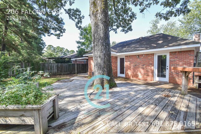 Building Photo - 206 Falcon Cove