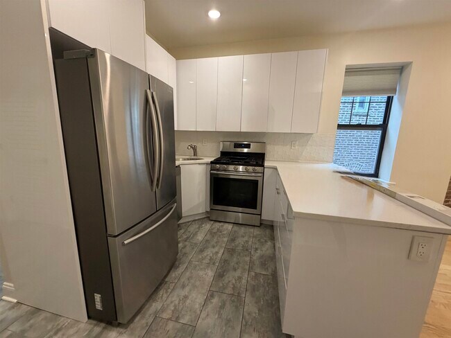 Foto del edificio - 84 Van Wagenen Ave