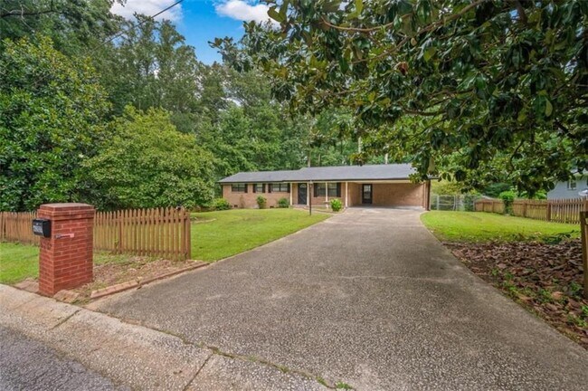 Foto del edificio - 6207 Moss Dr