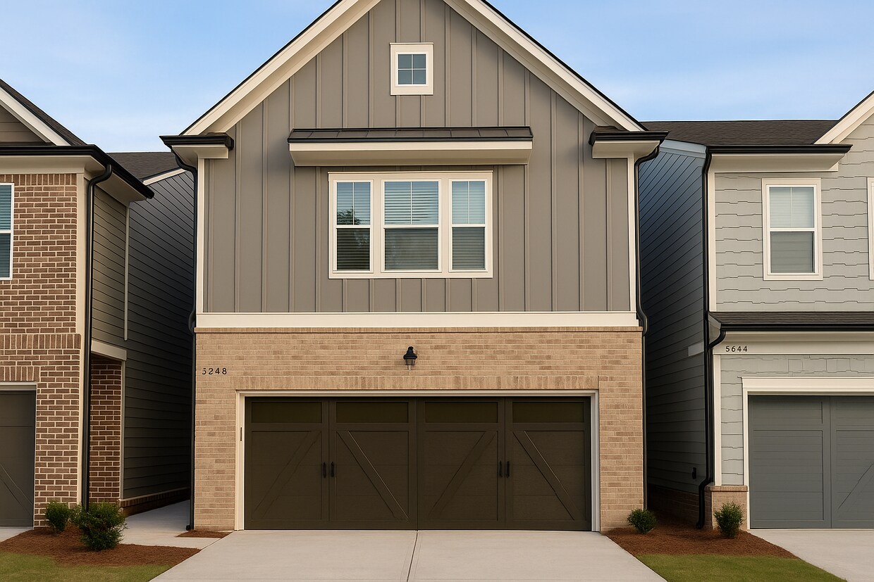 Primary Photo - Like New Townhome in Flowery Branch: Immac...