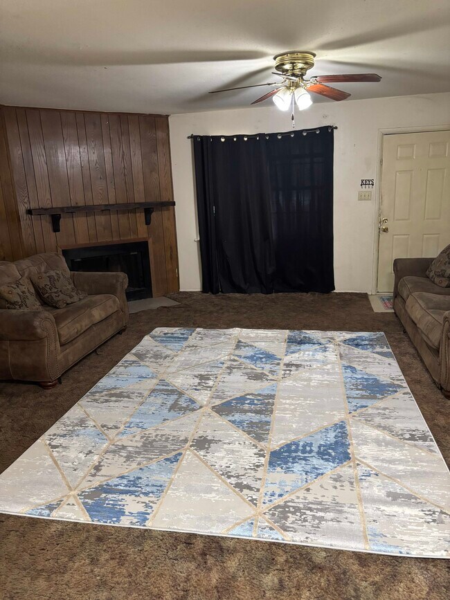 Foto del edificio - 205 Hummingbird Ln