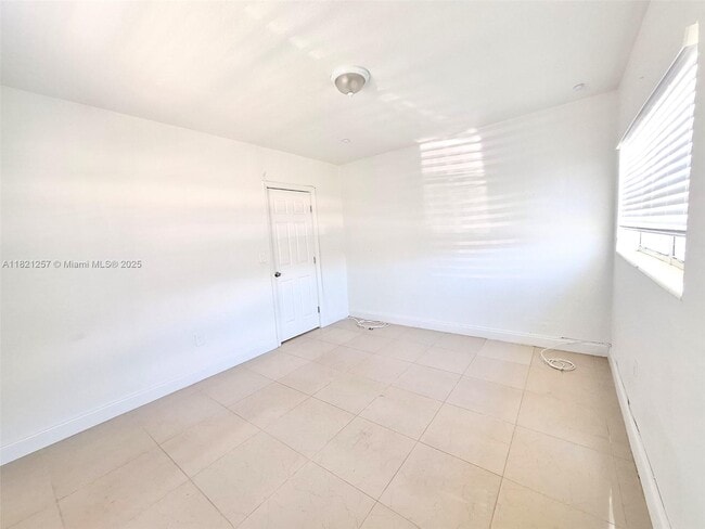 Building Photo - 1542 NE 109th St