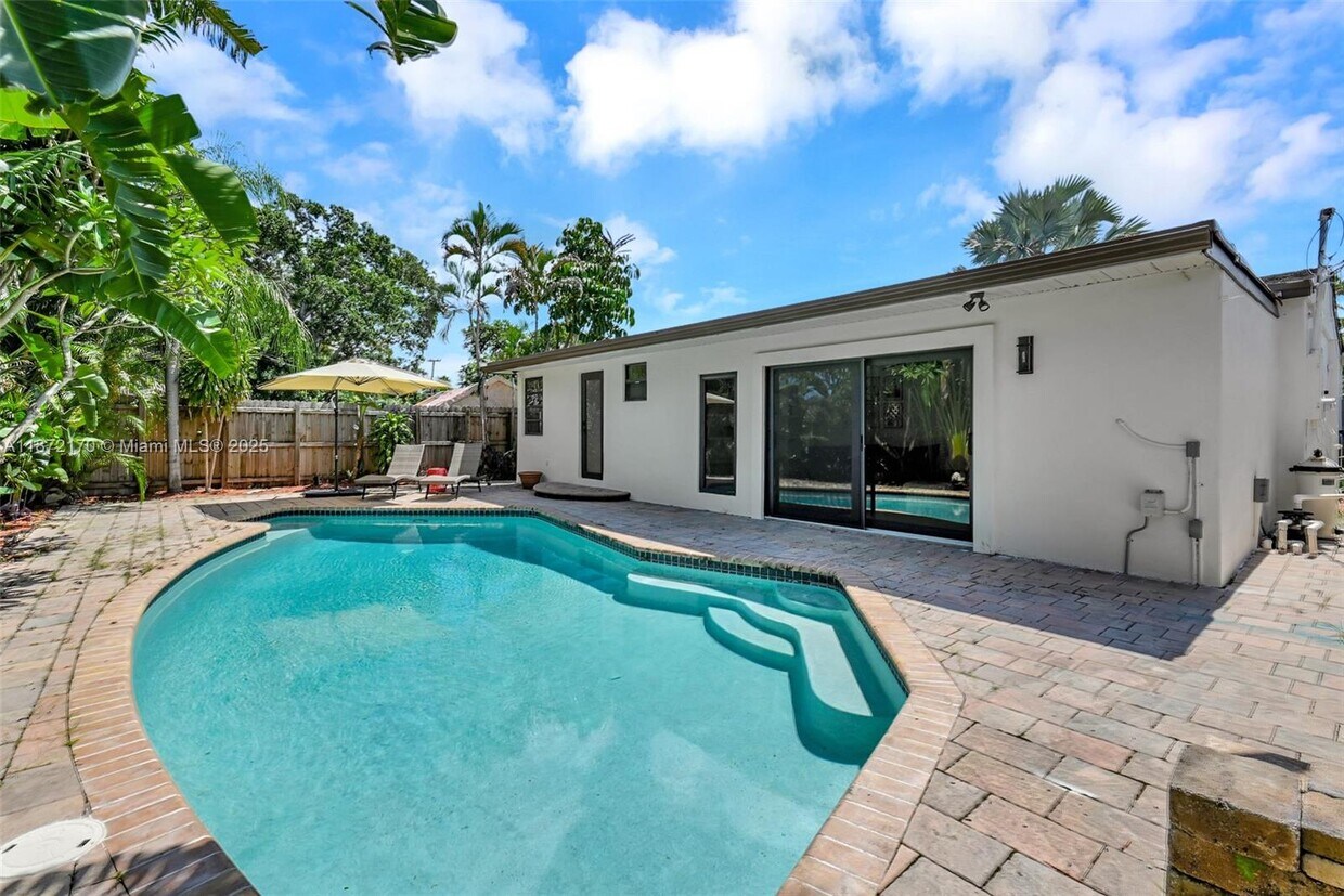 Foto principal - 121 NW 55th St