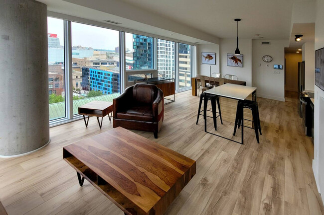 Building Photo - 1180 Rue de Bleury