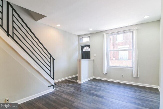 Foto del edificio - 2440 Montrose St
