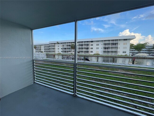 Foto del edificio - 3600 NE 170th St