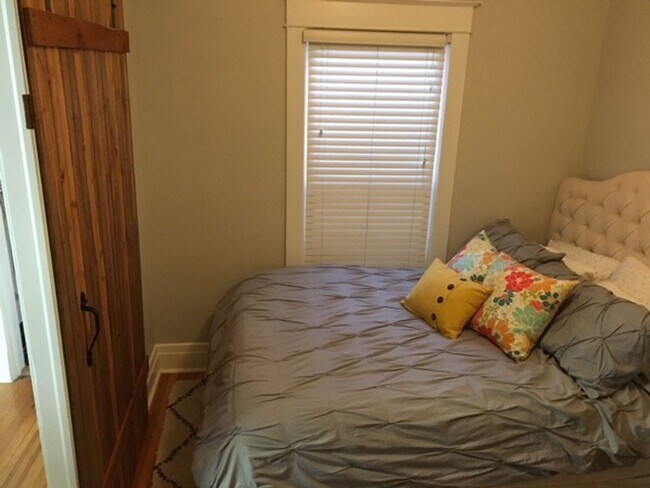 Foto del edificio - Beautifully updated duplex in Denver’s Whittier neighborhood directly across from Fuller and Fred...