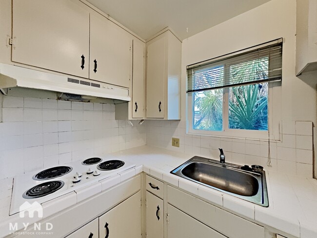 Building Photo - 2376 Sutter Ave