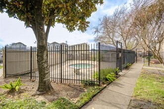 Building Photo - 2120 Wilcrest Dr