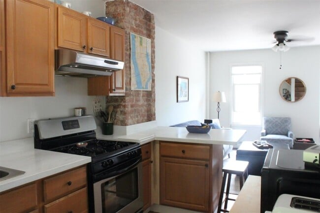 Foto del edificio - 348 Warburton Ave