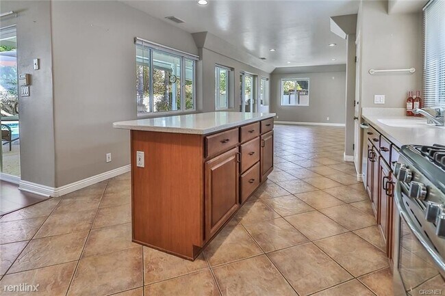 Building Photo - 3 br, 3 bath House - 23556 Califa St