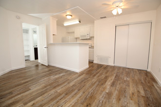 Riverglen Apartments photo'