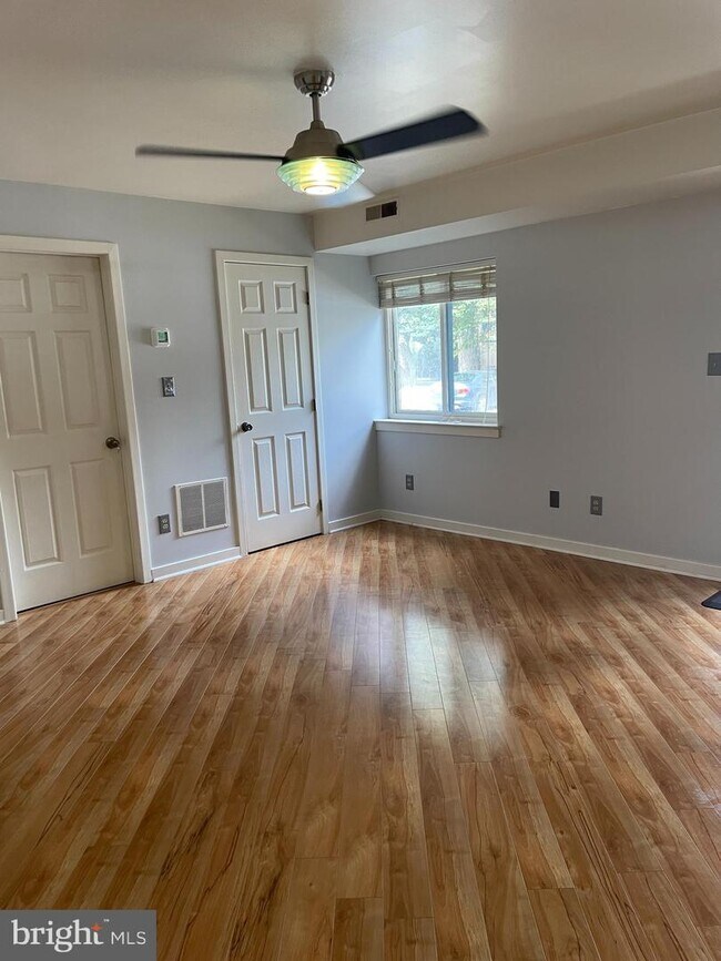 Foto del edificio - 3906 Eastview Ln