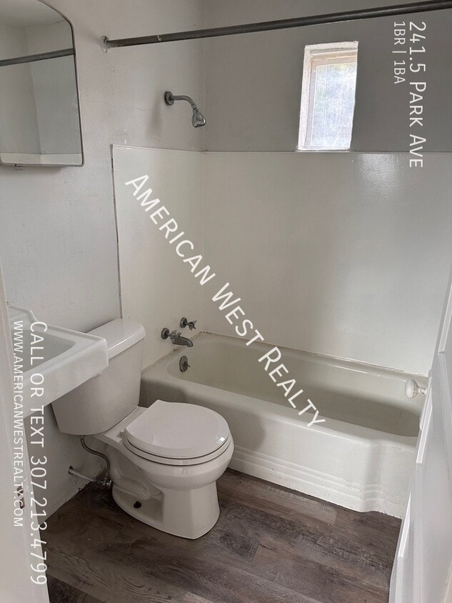 Building Photo - 241.5 Park Ave