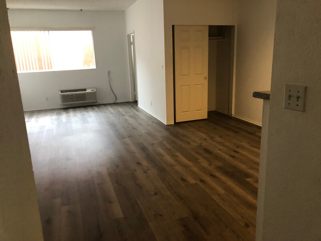 Foto principal - 1245 N Cherokee Ave
