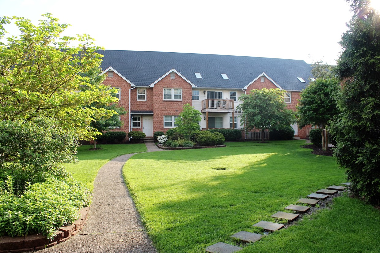 Primary Photo - Charleston Center Village Apartments