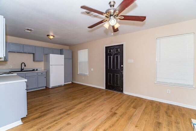 Foto del edificio - 3-Bedroom Duplex