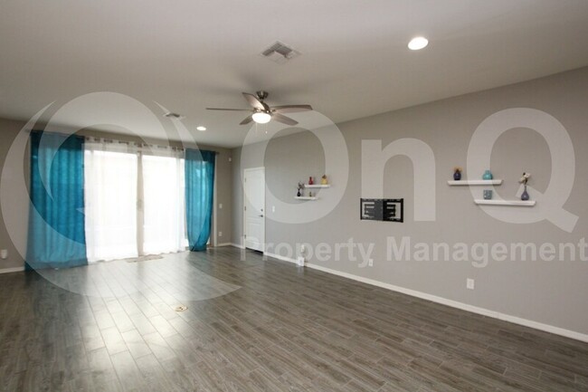 Building Photo - 944 E Anderson Ave