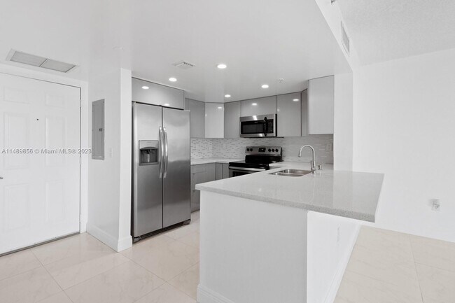 Building Photo - 3000 Coral Wy