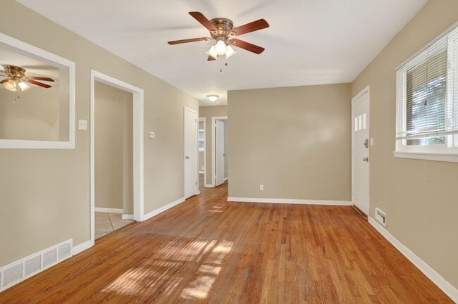 Building Photo - Unbeatable Prairie Village Location - 3BR/1BA Home, Fully Fenced Yard, Laundry Hook Ups, Attached...