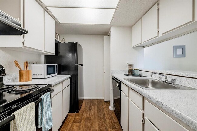 Foto del edificio - 3600 Greystone Dr