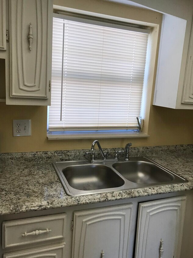 2580 Emory Dr W, West Palm Beach, FL 33415 Condo for Rent in West