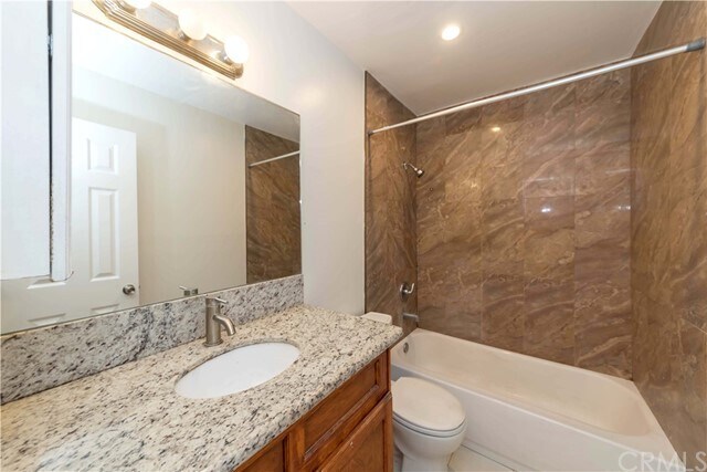 Foto del edificio - 2815 E 64th St