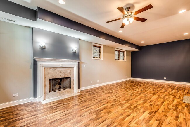 Foto del edificio - 4247 S Prairie Ave