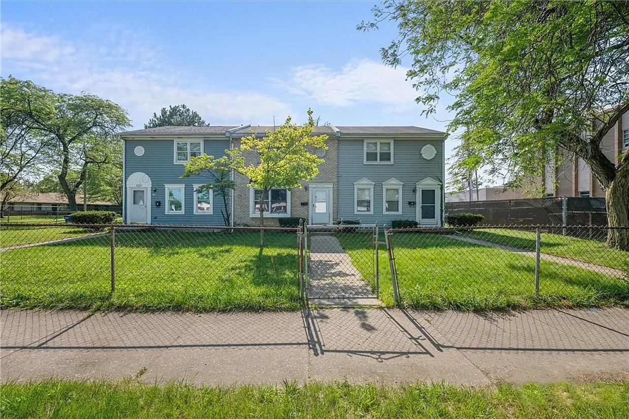 Primary Photo - Lovely 2-Bedroom Townhouse in Central Toledo